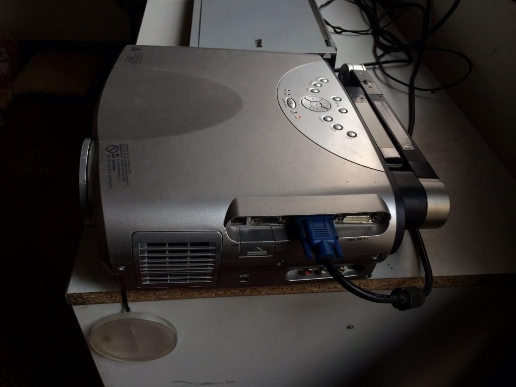 Máy chiếu (Projector) Toshiba TLP791 cho máy tính bàn hoặc Laptop. - 1