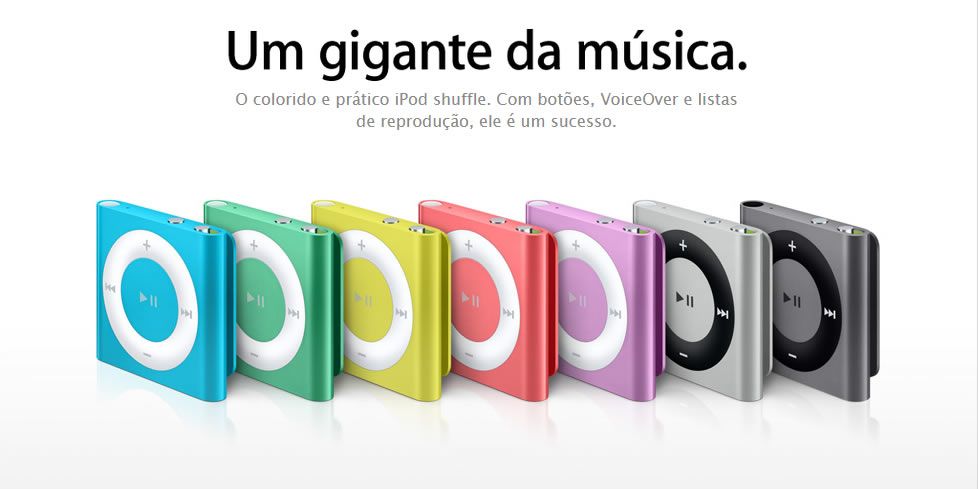 Um gigante da música. O colorido e prático iPod Shuffle. Com Botões, VoiceOvere listas de reprodução, ele é um sucesso.