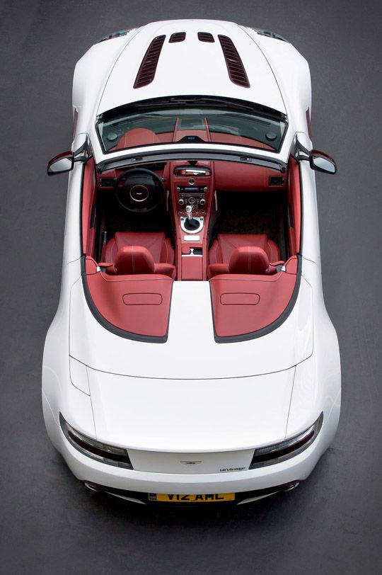 Aston Martin V12 Vantage Roadster top view
