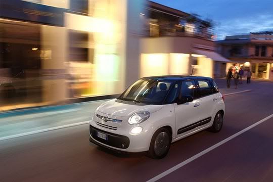 Fiat 500 L by night Fiat 500 L by night