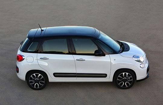 Fiat 500 L side view Fiat 500 L side view