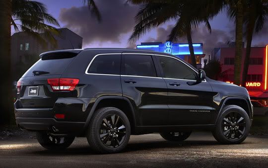 Jeep Cherokee srt8 side Jeep Cherokee srt8 side