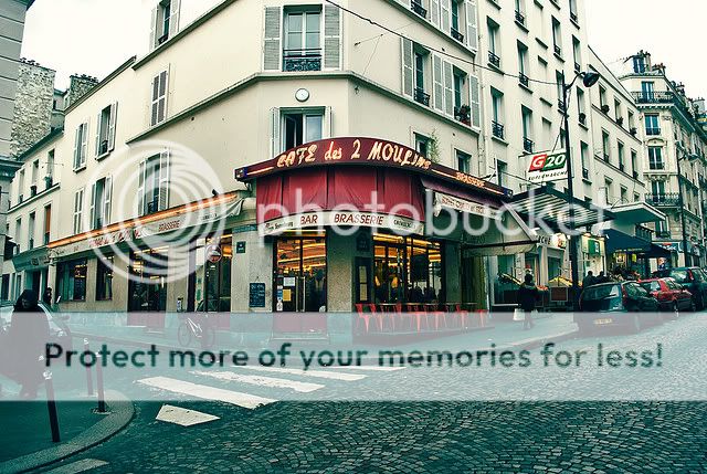 Cafe des 2 Moulins - Montmartre, Paris