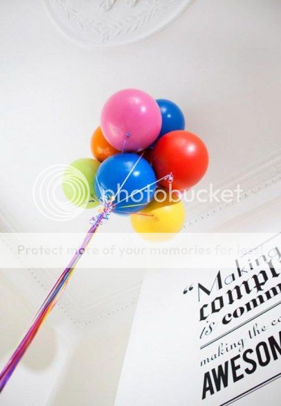 Desk by Boys and Girls Hylium balloons