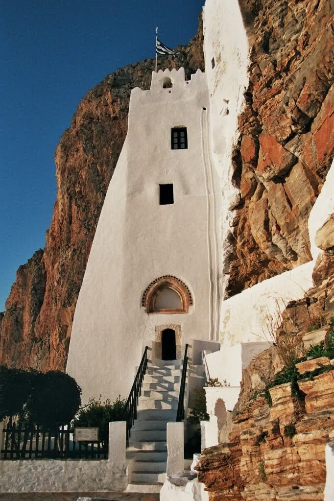 Panagia Chozoviotissa entrance